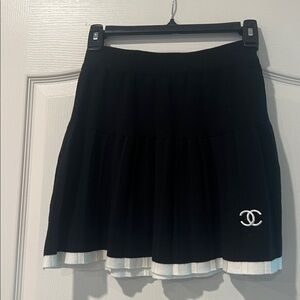 Chic Black Pleated Skirt